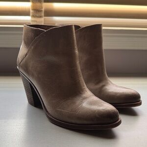 Lucky Brand Leather Ankle Booties – Taupe (Size 7)
